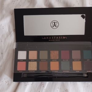 EYESHADOW PALETTE